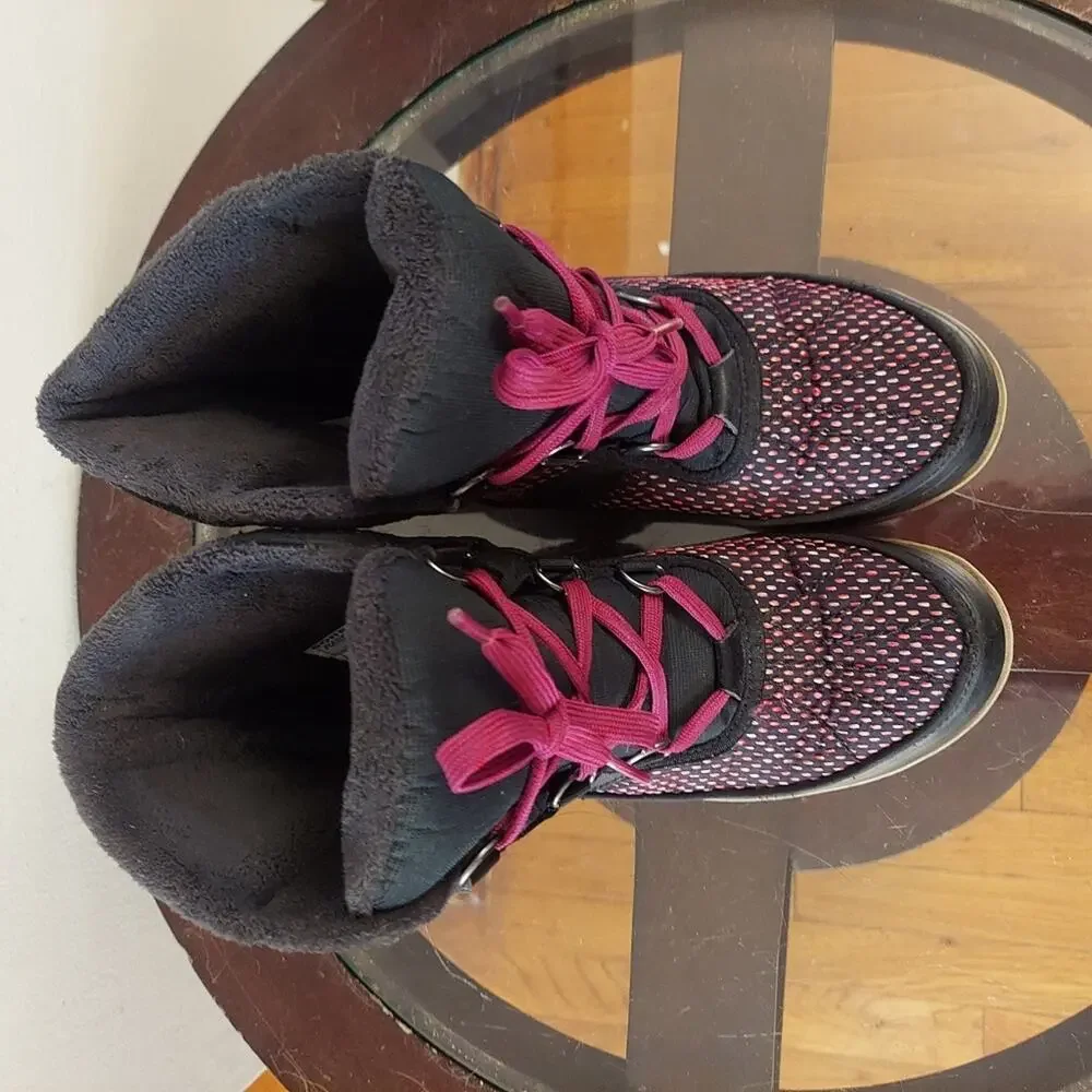 Sorel Women's US 7 Insulated All Weather Boots in Black & Pink